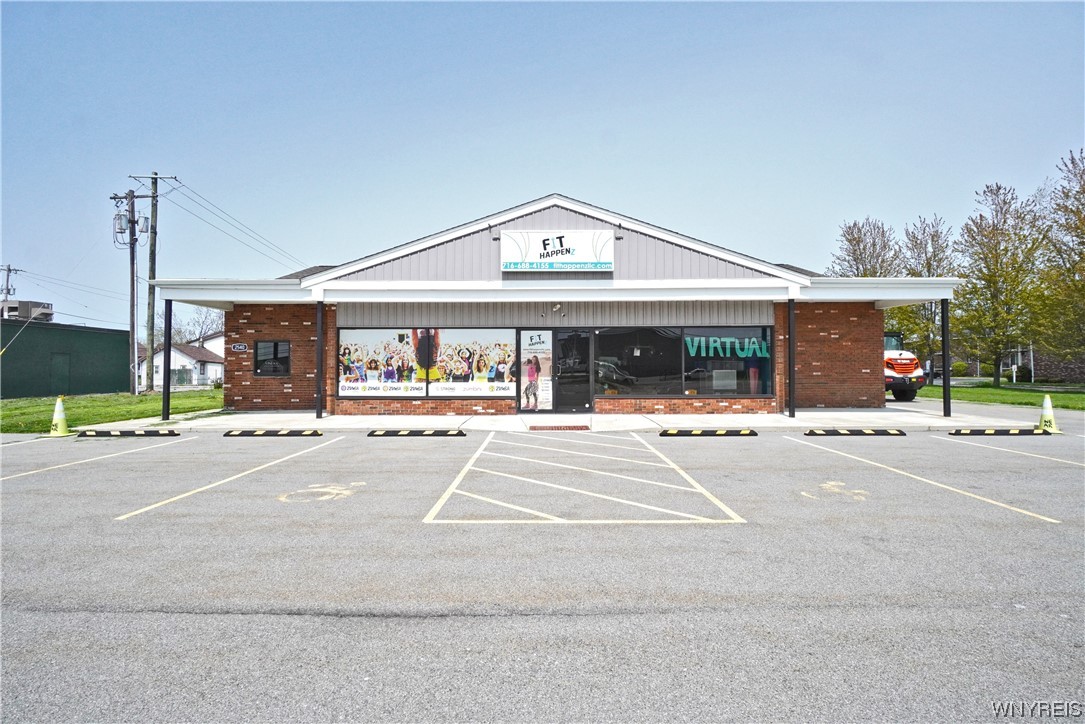 photo FNTwPMSbp7St3XPfBMlWWZo2vEmqnfoKLhJwUZhHs: 2540 George Urban Boulevard, Cheektowaga NY 14043