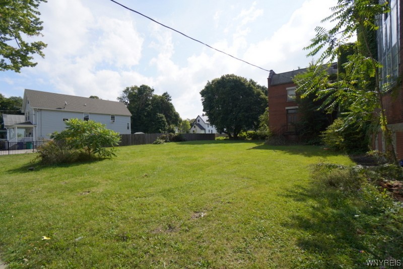 photo Pjkl8rY3ABHM: 1013 Ellicott Street, Buffalo NY 14209