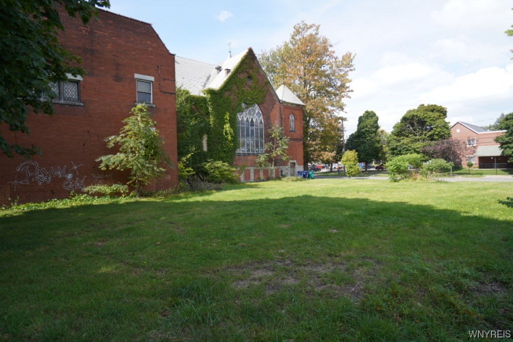 photo 3 : 1013 Ellicott Street, Buffalo NY 14209