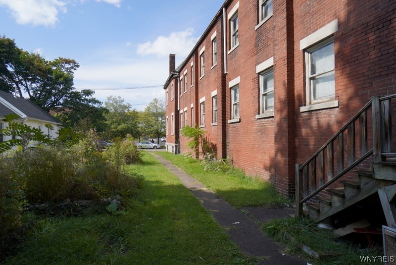 photo 4 : 1013 Ellicott Street, Buffalo NY 14209