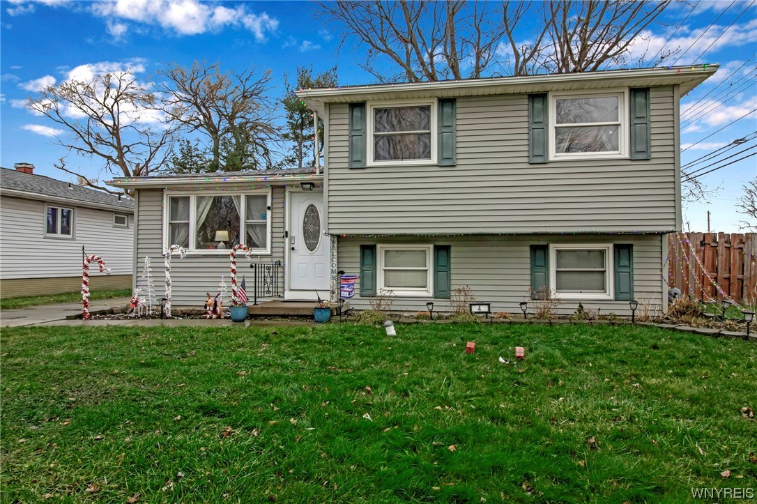 photo 0: 4 Autumnwood Dr, Cheektowaga NY 14227