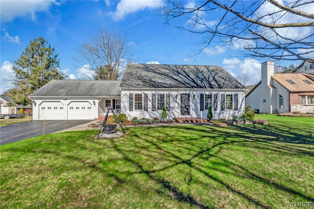 photo 0: 6104 Thornwood Drive, Boston NY 14075