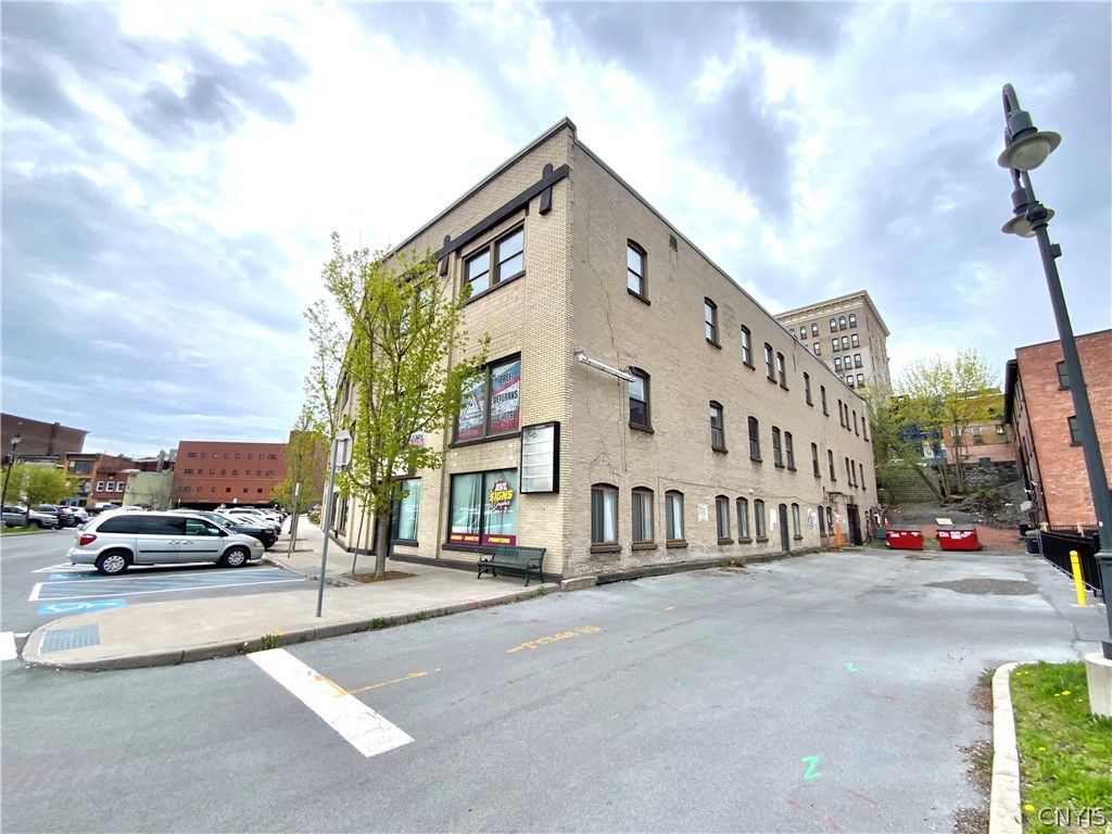 photo 2 : 223 J B Wise Place, Watertown City NY 13601