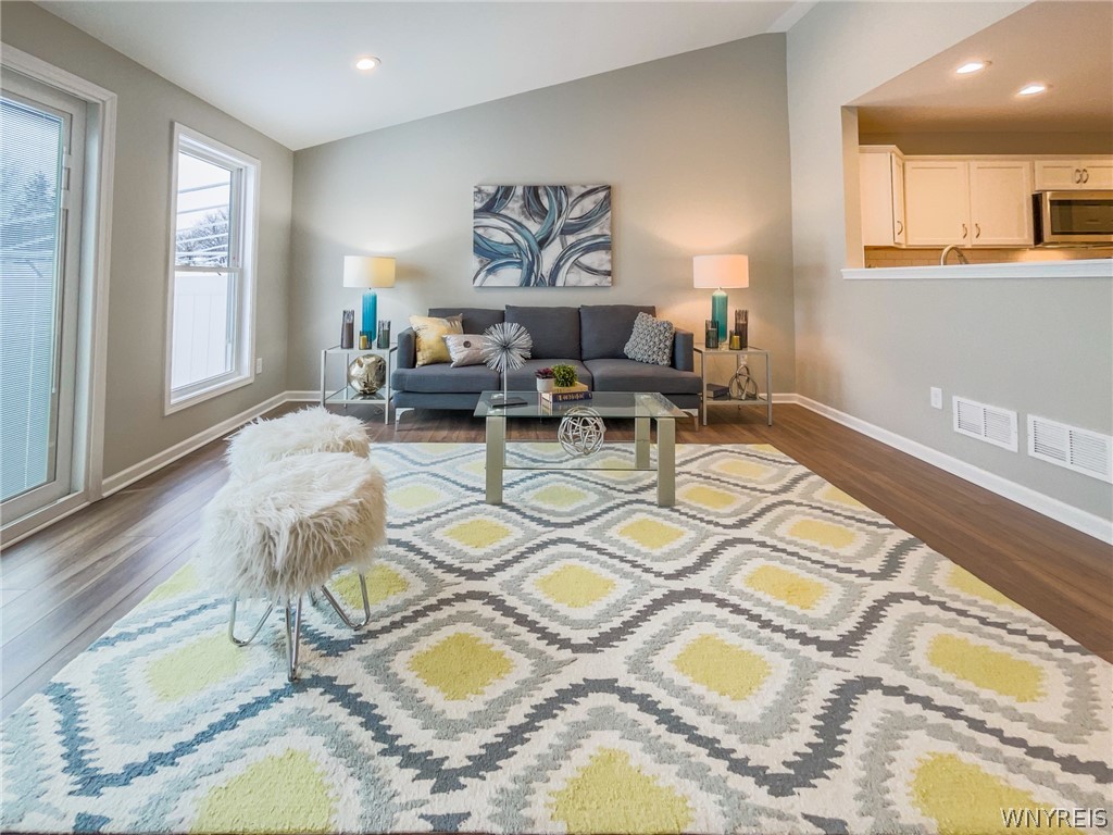 photo 4 : 202 Carriage Lane, West Seneca NY 14224