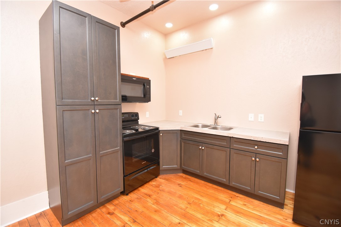 photo 3 : 170 Court Street 3, Watertown City NY 13601