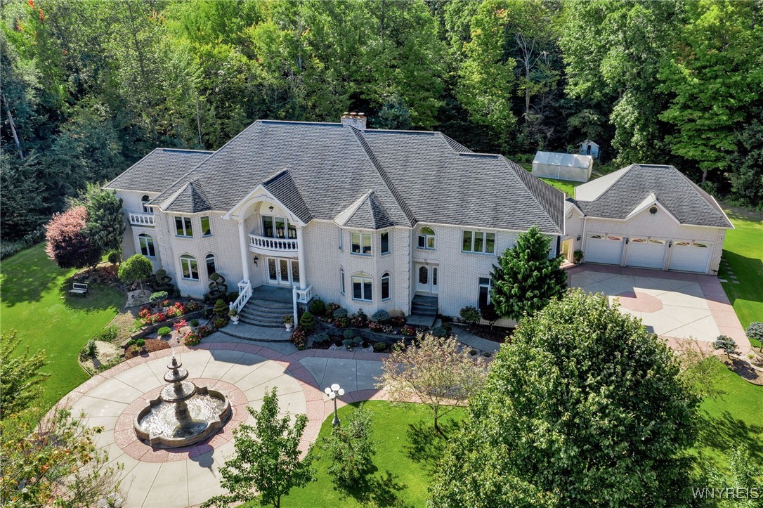photo 1 : 7 Woodcrest Drive, Aurora NY 14127