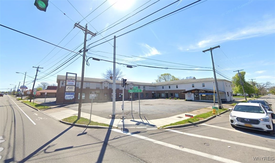 photo 2 : 7703 Niagara Falls Boulevard, Niagara Falls NY 14304