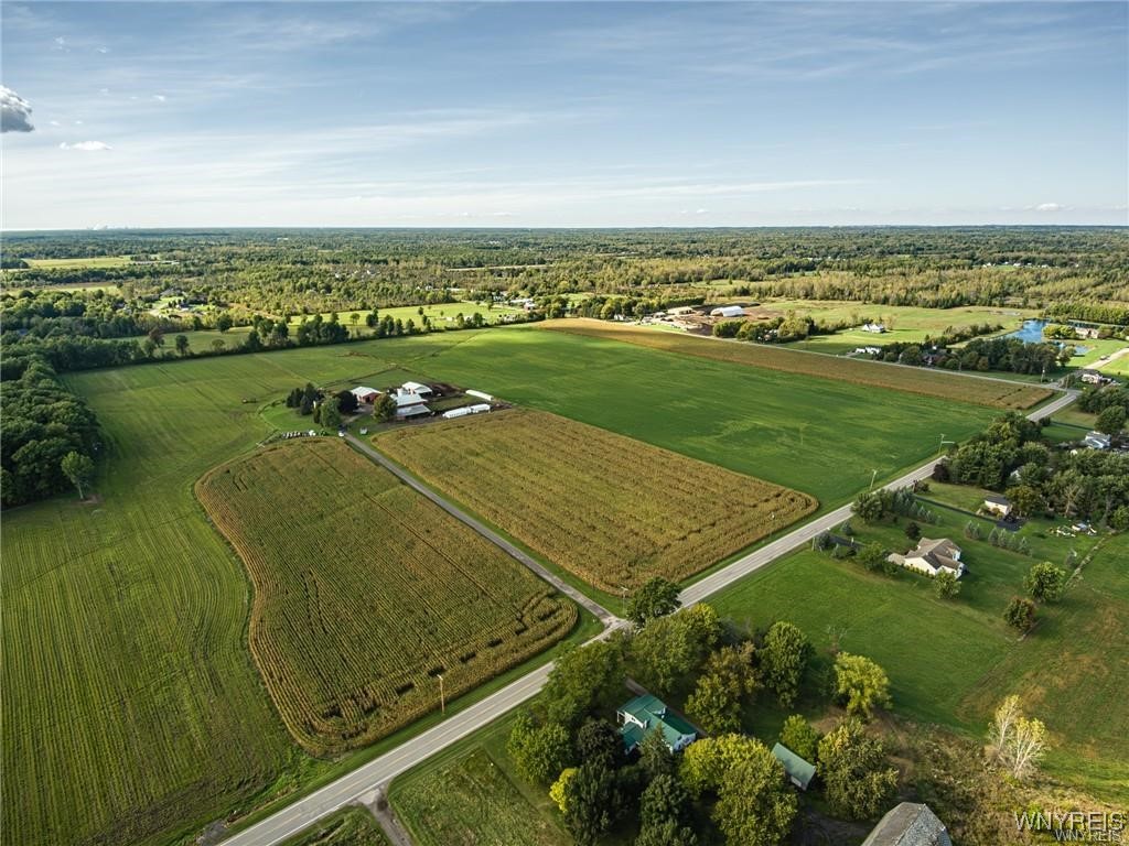 photo 3 : 6990 Heise Road, Clarence NY 14032