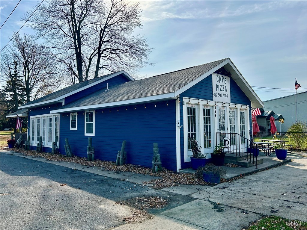 photo qQdwA0yMtUt: 194 East Broadway Street, Cape Vincent NY 13618