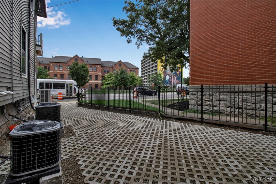 photo 4 : 2073 Main Street, Buffalo NY 14208