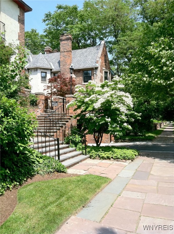 photo mmqNdWRyykWjO: 9 Mayfair Ln, Buffalo NY 14201