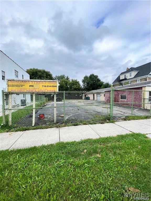 photo 2 : 2318 Niagara Street, Niagara Falls NY 14303