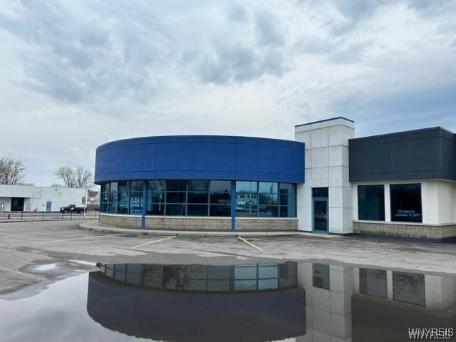 photo g7okPl9KRqUdj0Do: 1212 Abbott Road, Lackawanna NY 14218