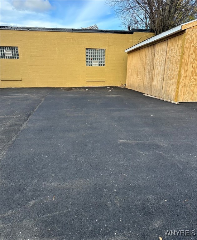 photo gV7Im-r12piokhHTs: 1586 South Park Avenue, Buffalo NY 14220