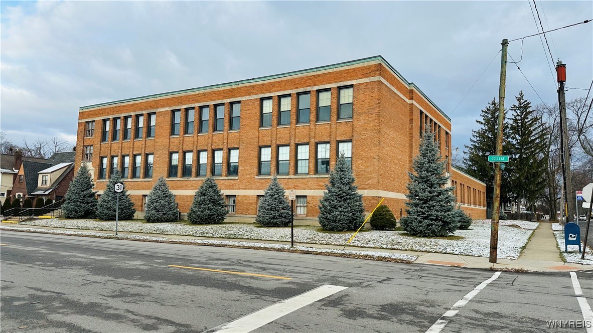 photo 2 : 1018 College Avenue, Niagara Falls NY 14305