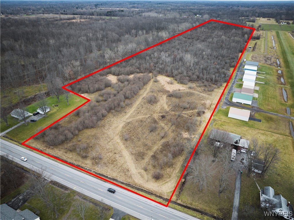 photo NWYncWVm44: 8095 Transit Road, Clarence NY 14051