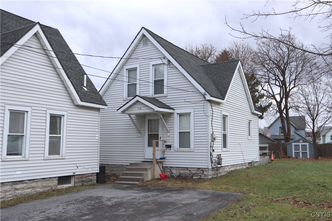 photo O-jhhX-JMEnhEMMk: 716 Griffin Street, Watertown City NY 13601