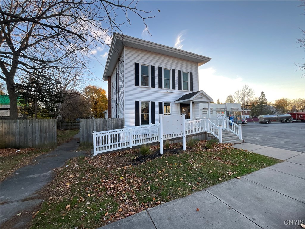 photo WfLubPNc-nTY3F9SYZf8gt5JPsqOVnKPh7hWevQ2jA: 812 State Street, Watertown City NY 13601