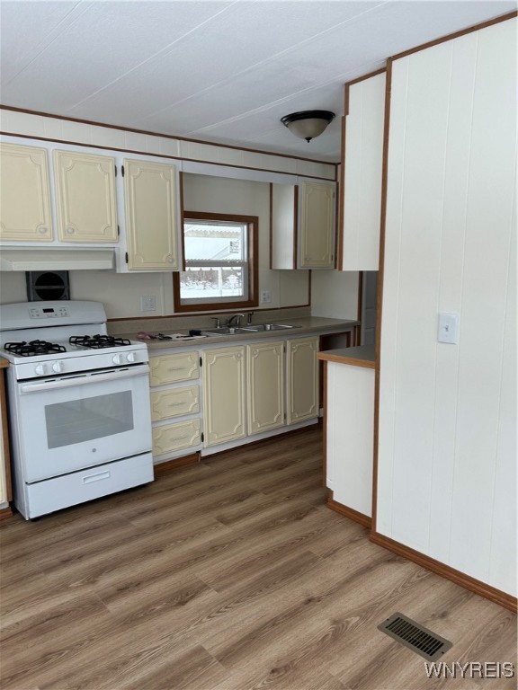 photo 4 : 1072 Karen Drive, Evans NY 14006