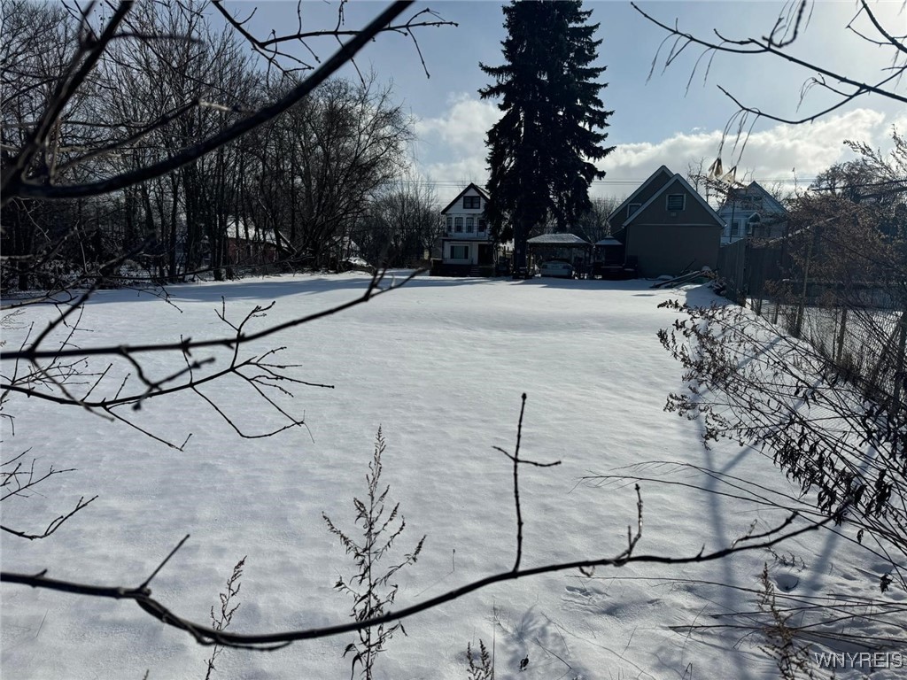 photo UUZWs-4FPLOaa: 35 Roeder Street, Buffalo NY 14211