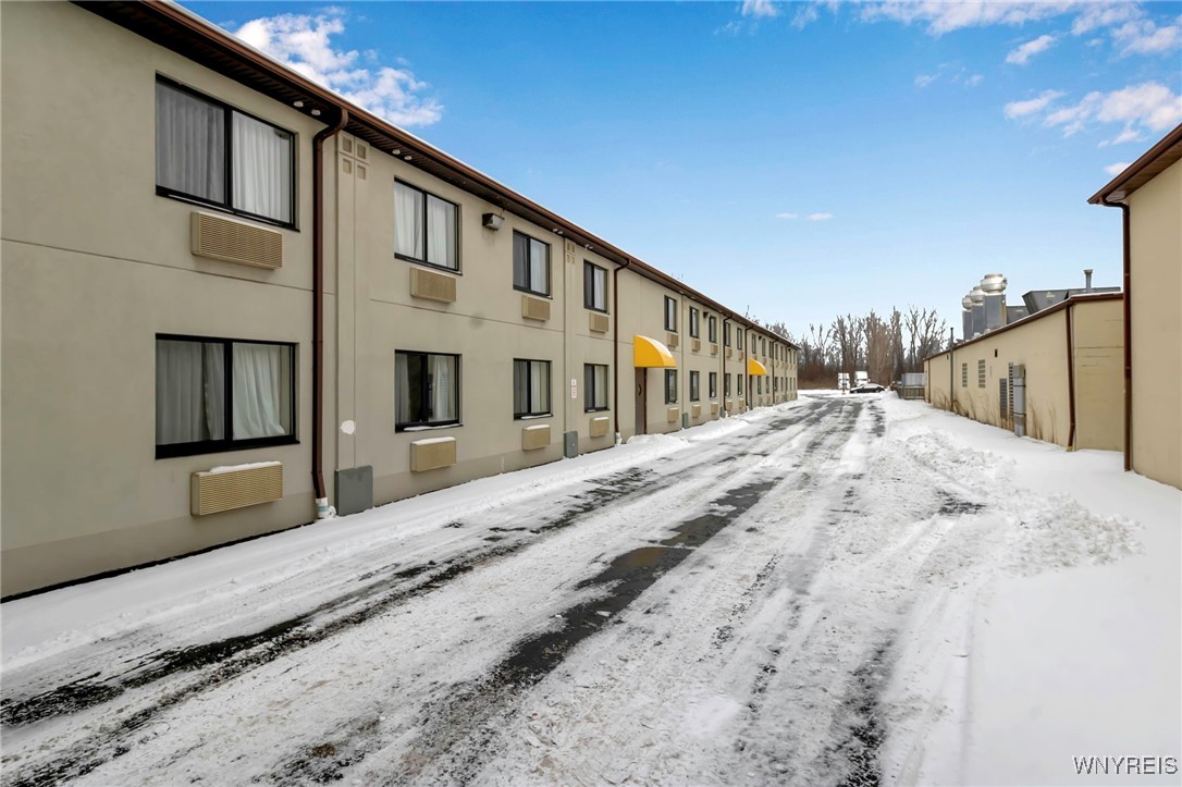 photo 3 : 7680 Niagara Falls Boulevard, Niagara Falls NY 14304