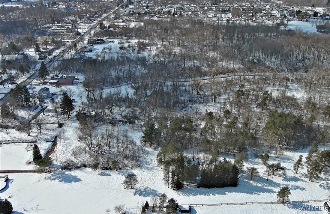 photo Z69pSvLR5rW4:  Willam Street, Lancaster NY 14086