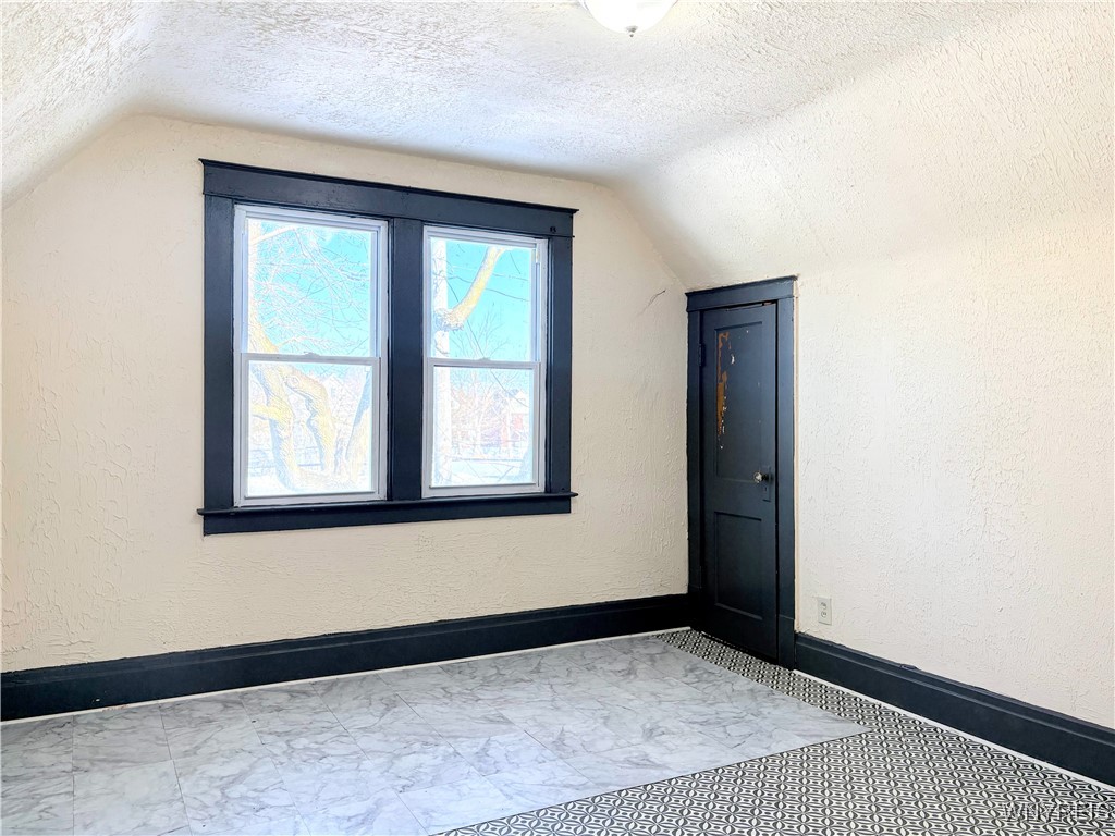 photo 2 : 2231 Cudaback Avenue, Niagara Falls NY 14303