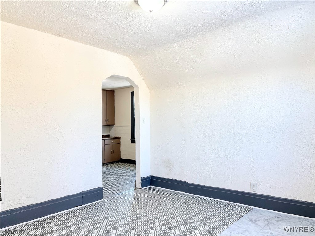 photo 3 : 2231 Cudaback Avenue, Niagara Falls NY 14303