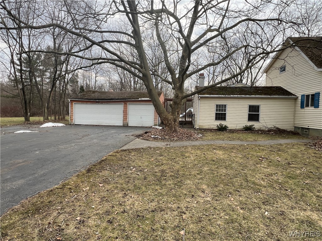 photo lEYYAeF1szA: 8610 Goodrich Road, Clarence NY 14032
