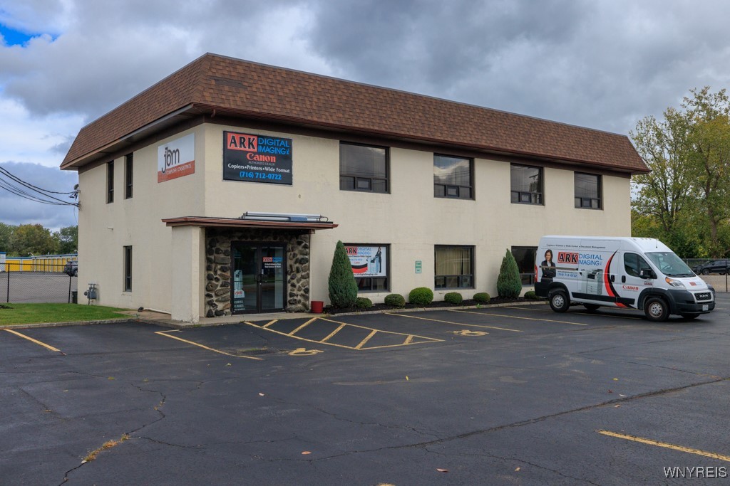 photo HzIpSex6zEF-wLDNMd9hSuGJn: 20 North America Drive, West Seneca NY 14224