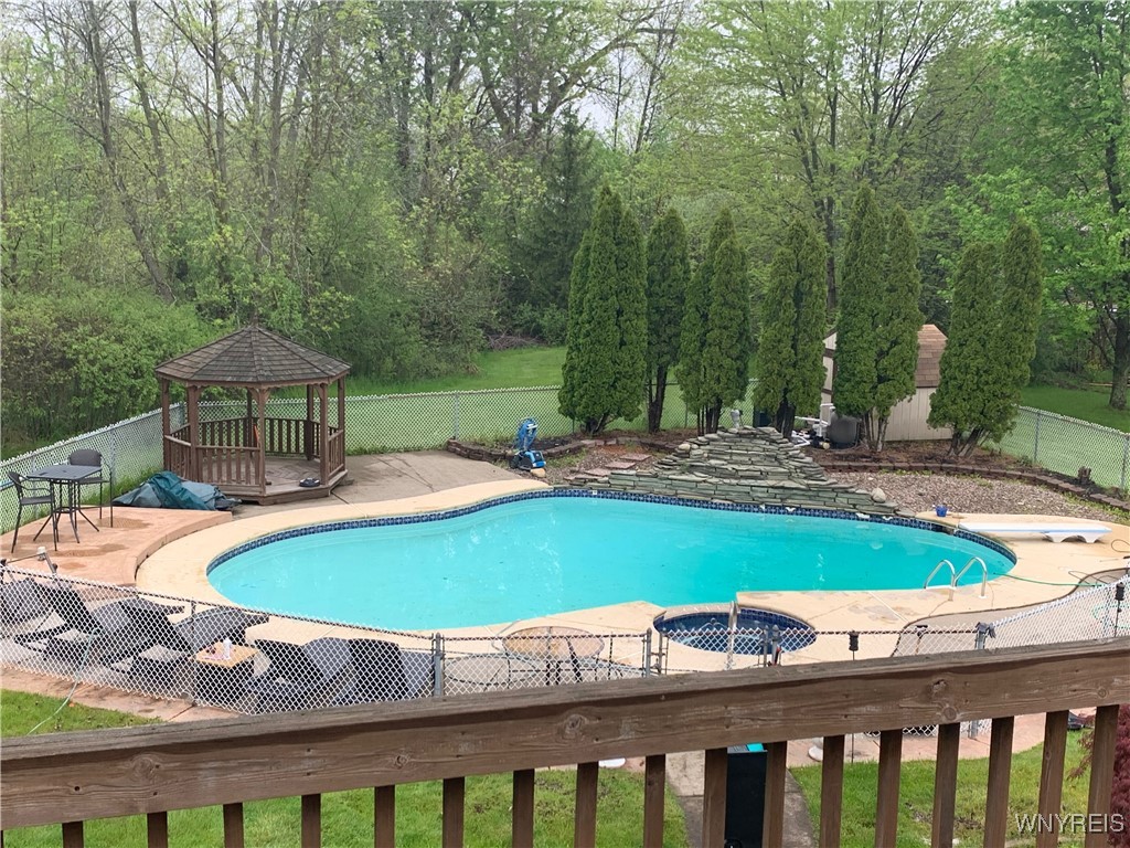 photo 2 : 2543 Joann Court, Wheatfield NY 14304