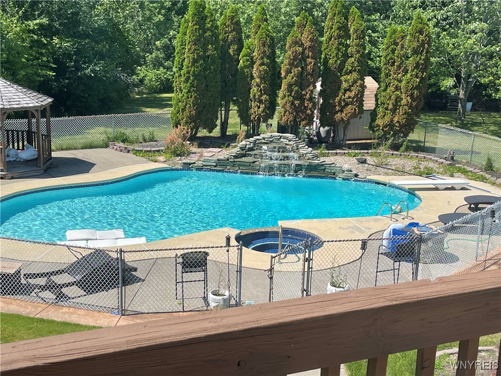 photo 3 : 2543 Joann Court, Wheatfield NY 14304