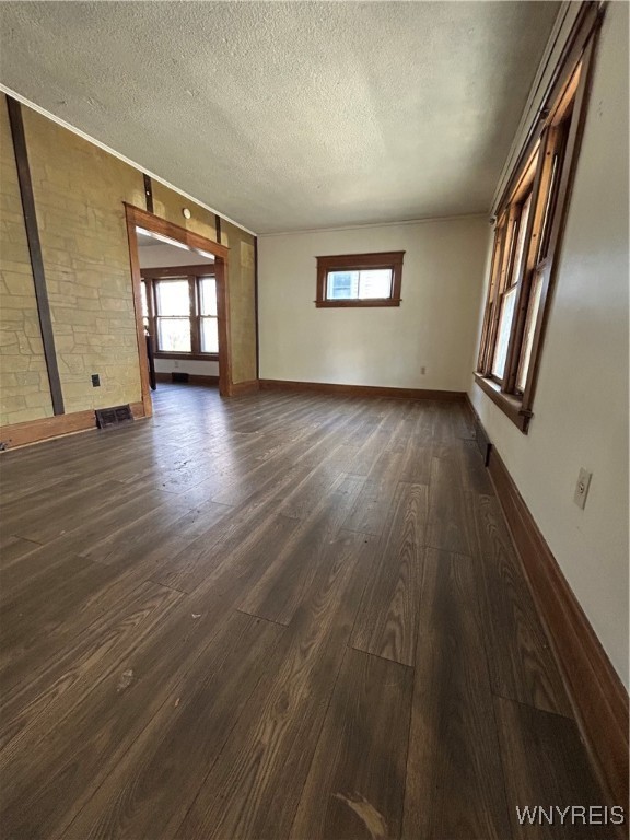 photo 4 : 2212 Willow Avenue, Niagara Falls NY 14305
