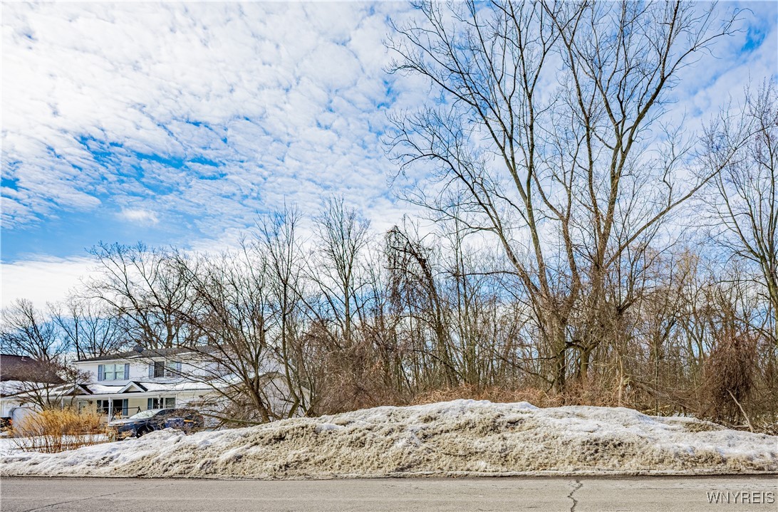photo 1 : 99 Passaic Avenue, Lockport City NY 14094