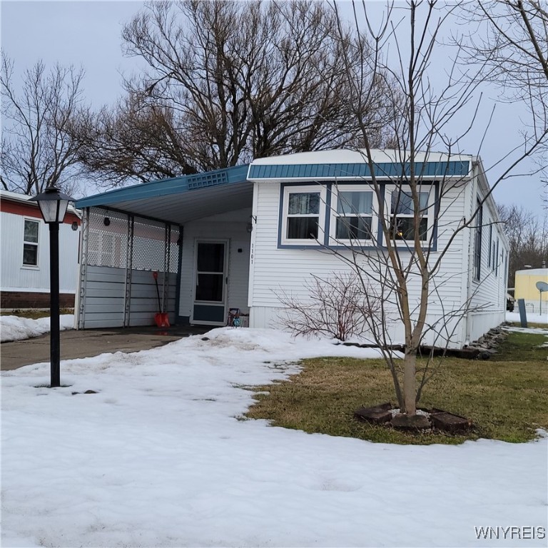 photo JNkXg3WcYoWEA: 1101 Brookwood Dr, Evans NY 14047