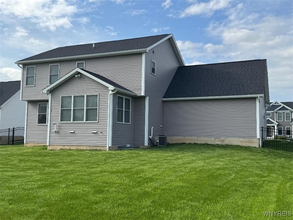 photo 2 : 12 Kevwood Lane, Lancaster NY 14086