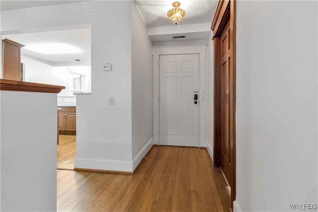 photo 3 : 63 Barker Street 3, Buffalo NY 14209
