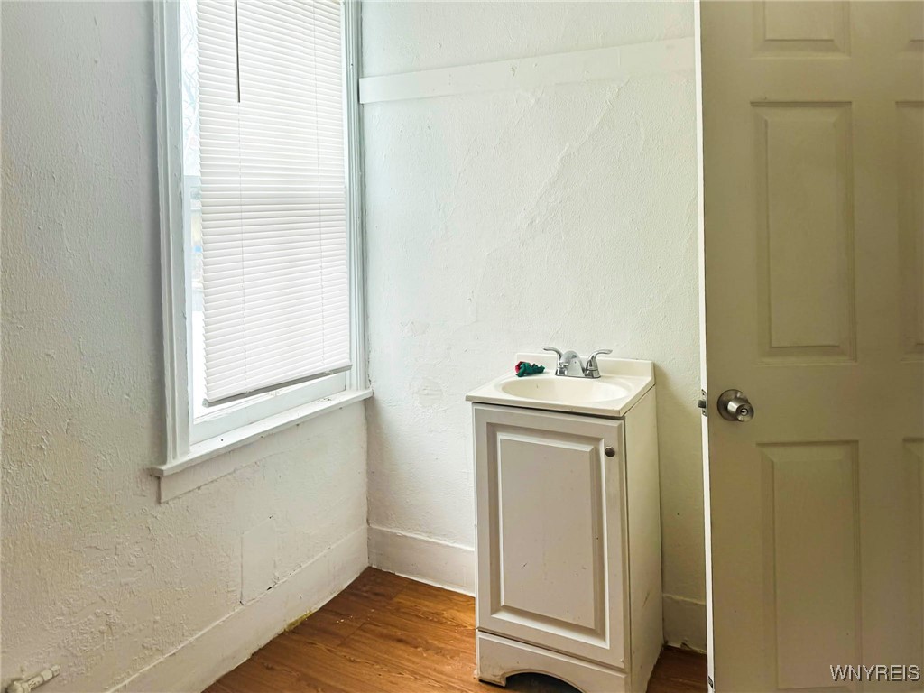 photo 3 : 435 Elmwood Avenue, Niagara Falls NY 14301