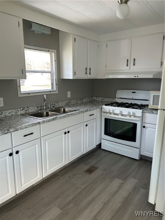 photo gAlJU9Jt89UFn0: 1093 Michael Drive, Evans NY 14006