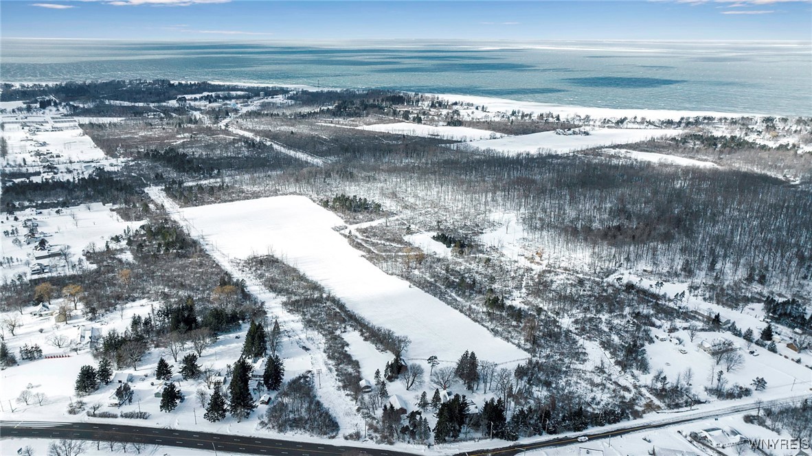 photo 1 : 986 Sturgeon Point Road, Evans NY 14047
