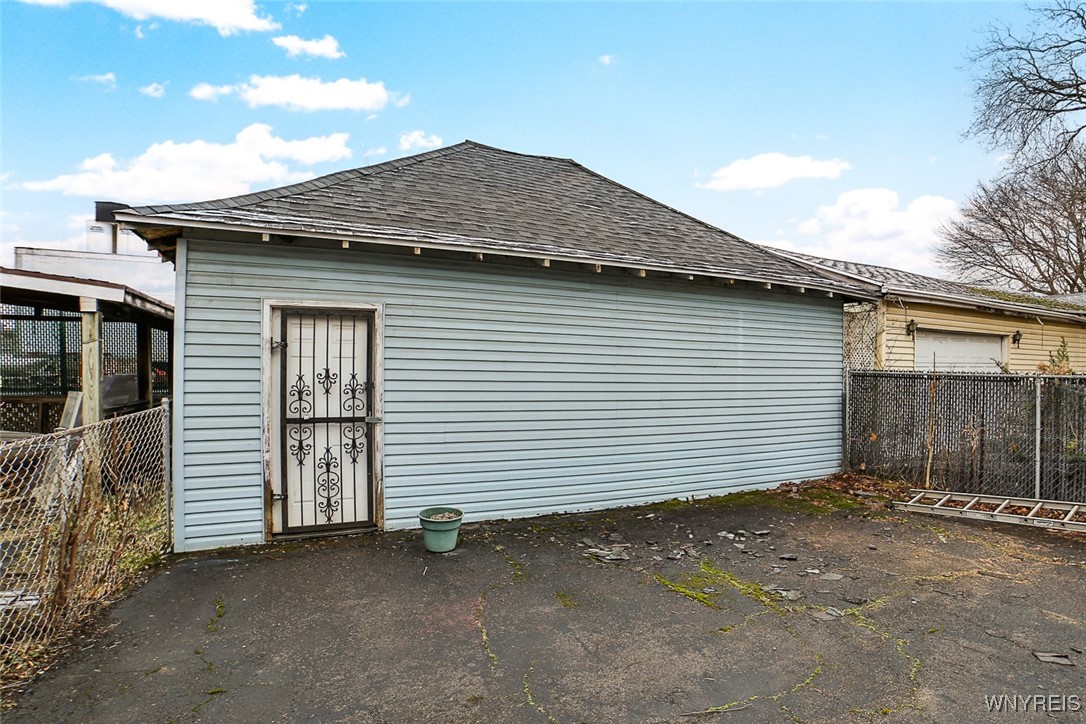 photo 2FQosLi: 203 French Street, Buffalo NY 14211