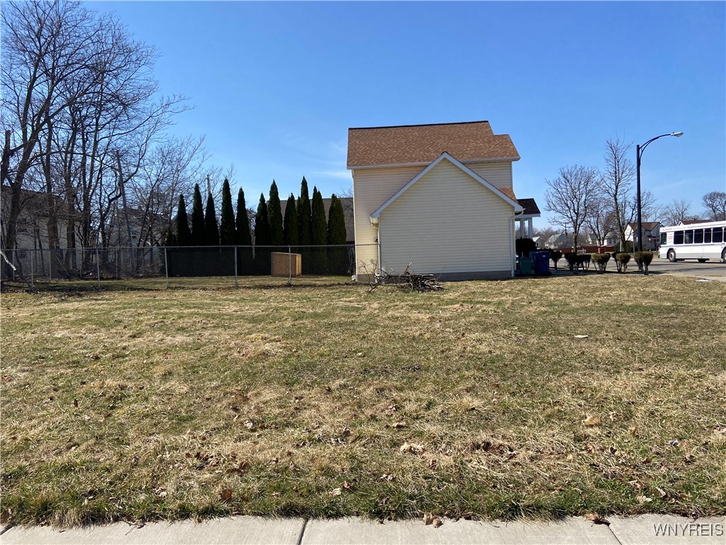 photo 2 : 217 East Ferry Street S, Buffalo NY 14208