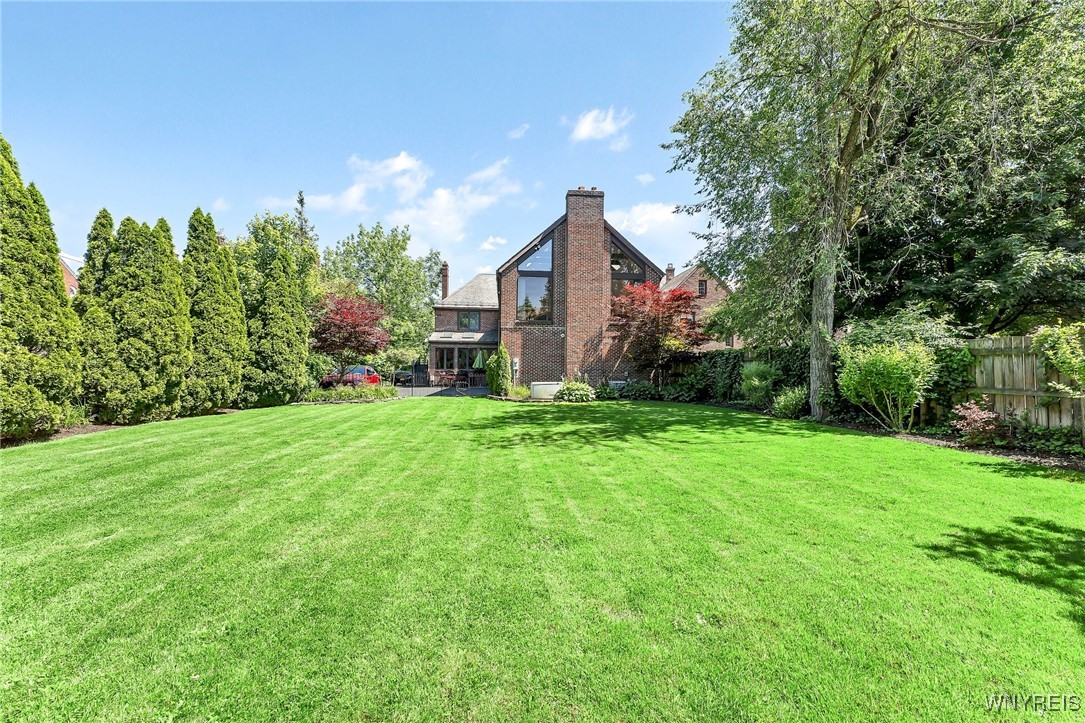 photo 2 : 67 Nottingham Terrace, Buffalo NY 14216