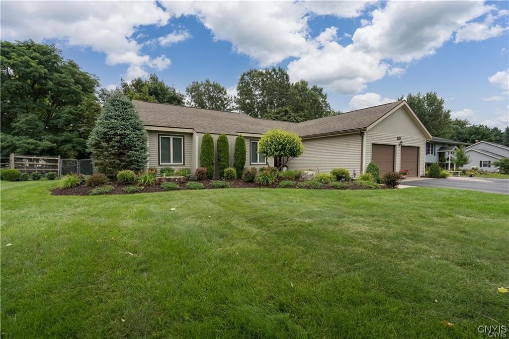 photo hSePT0oKaEiYcTL1BESQf8dw: 22036 Riverbend Drive West, Le Ray NY 13601
