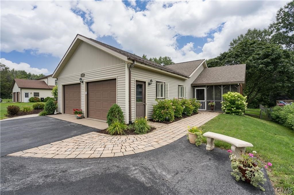 photo 4 : 22036 Riverbend Drive West, Le Ray NY 13601