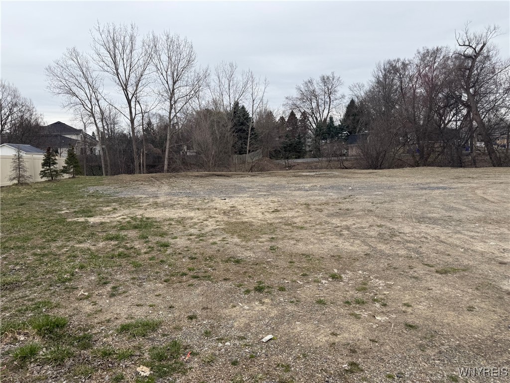 photo 2 : 527 East And West Road, West Seneca NY 14224