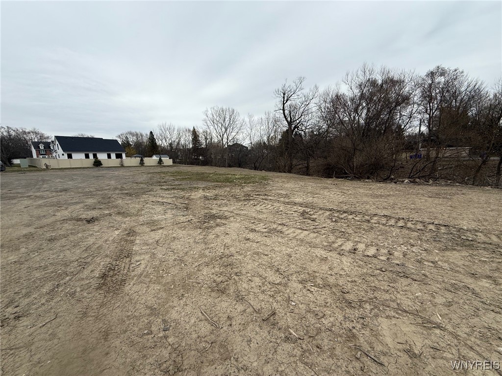 photo undefined: 527 East And West Road, West Seneca NY 14224