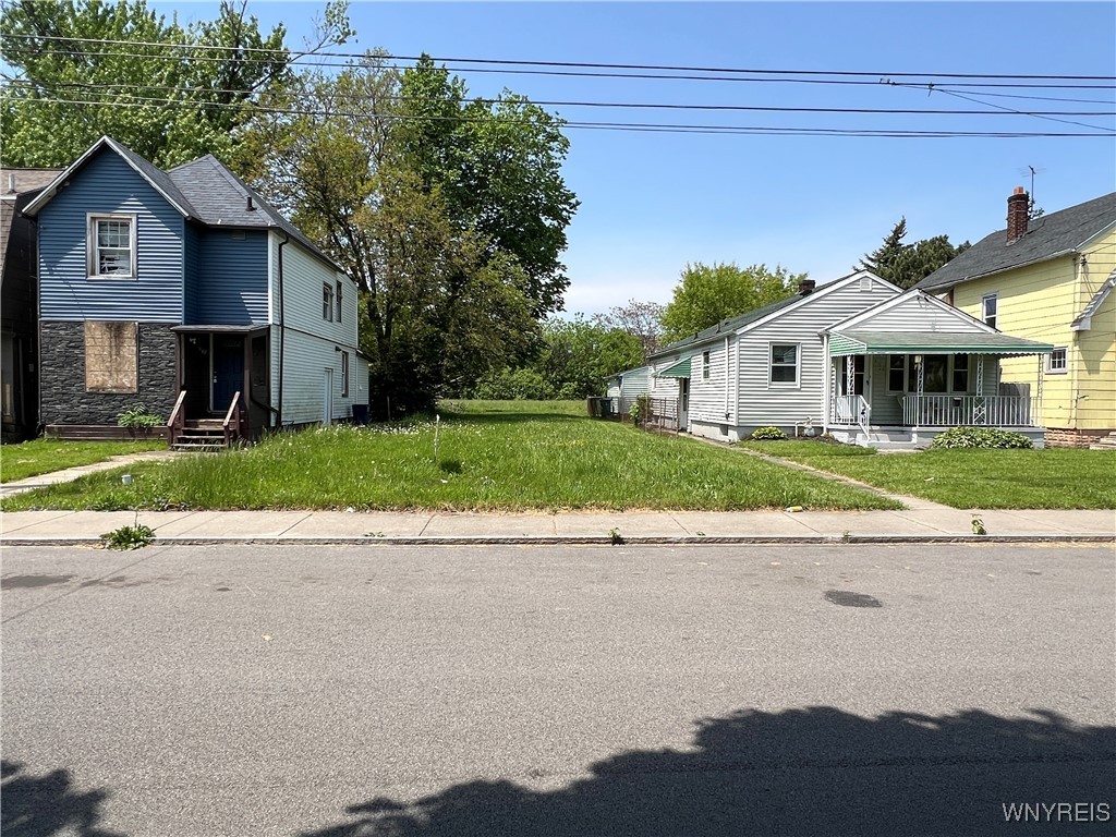 photo oroJIHLC0R61tzf7YBmWAg: 554 9th Street, Niagara Falls NY 14301