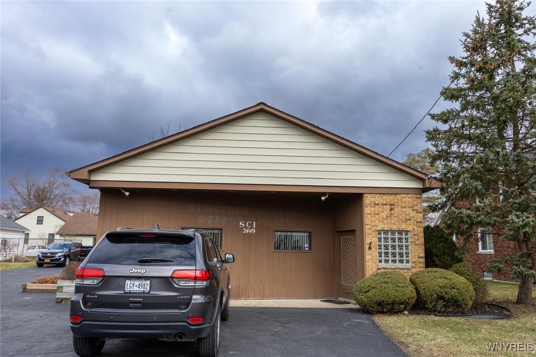 photo Ao5qEyP2BK4: 2449 Niagara Road, Wheatfield NY 14304