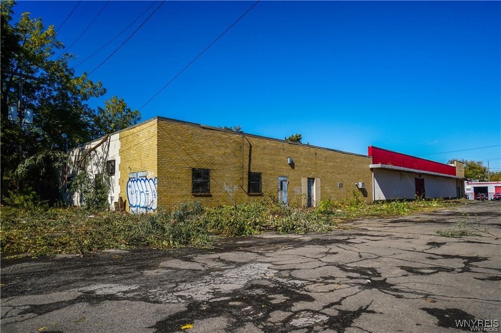 photo 4 : 1035 Cleveland Avenue, Niagara Falls NY 14305